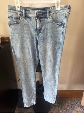 Express High-Rise Light Blue Acid Wash Skinny Jeans